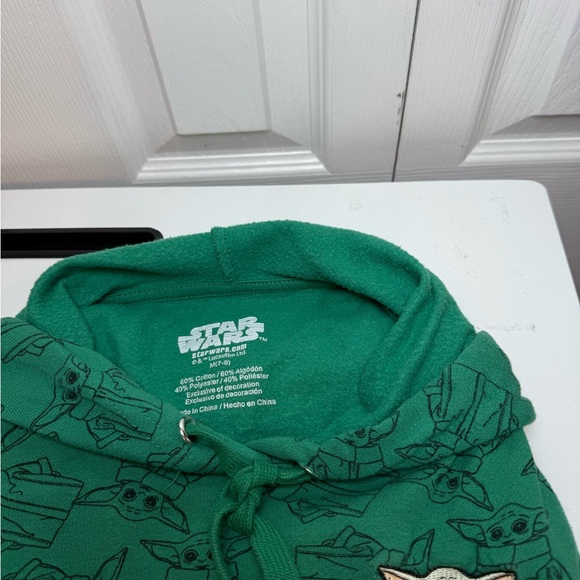 Green‎ Children’s Hoodie with Graphic Baby Yoda Design - Picture 5 of 6